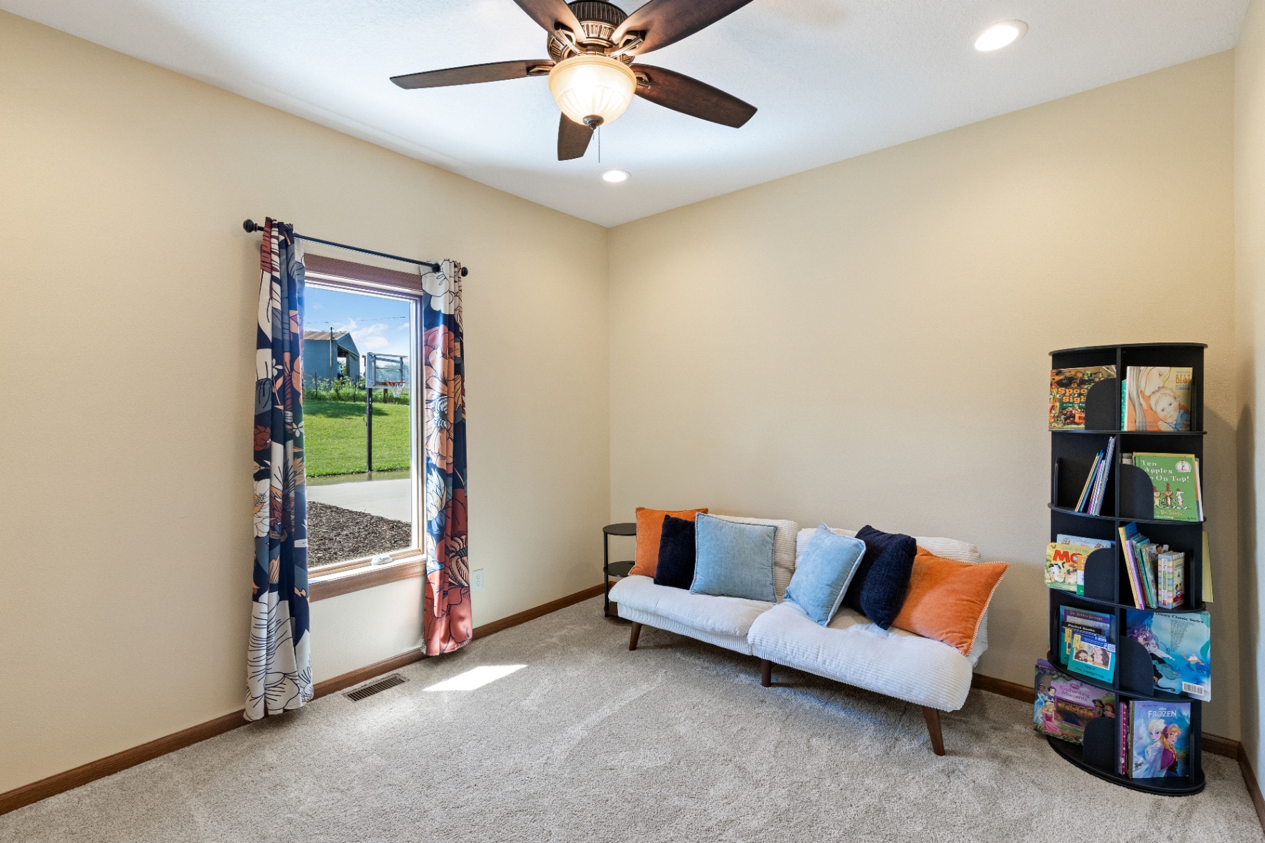 Bonus room with picture window